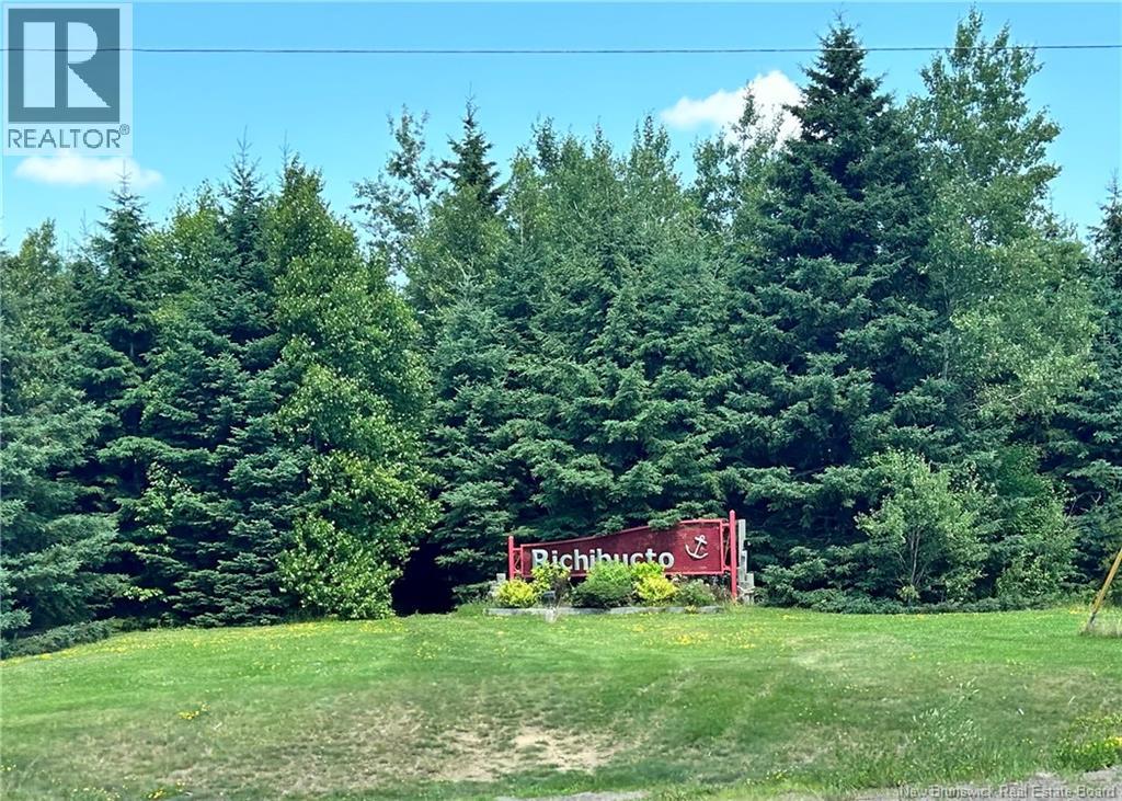 Photo 18 of 24