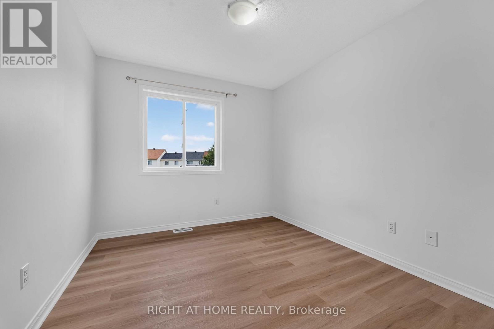 3 Bed, 2 Bath House for Sale in Ottawa – 343 AMICI TERRACE, Ottawa – MLS# X13632928 - Image 19