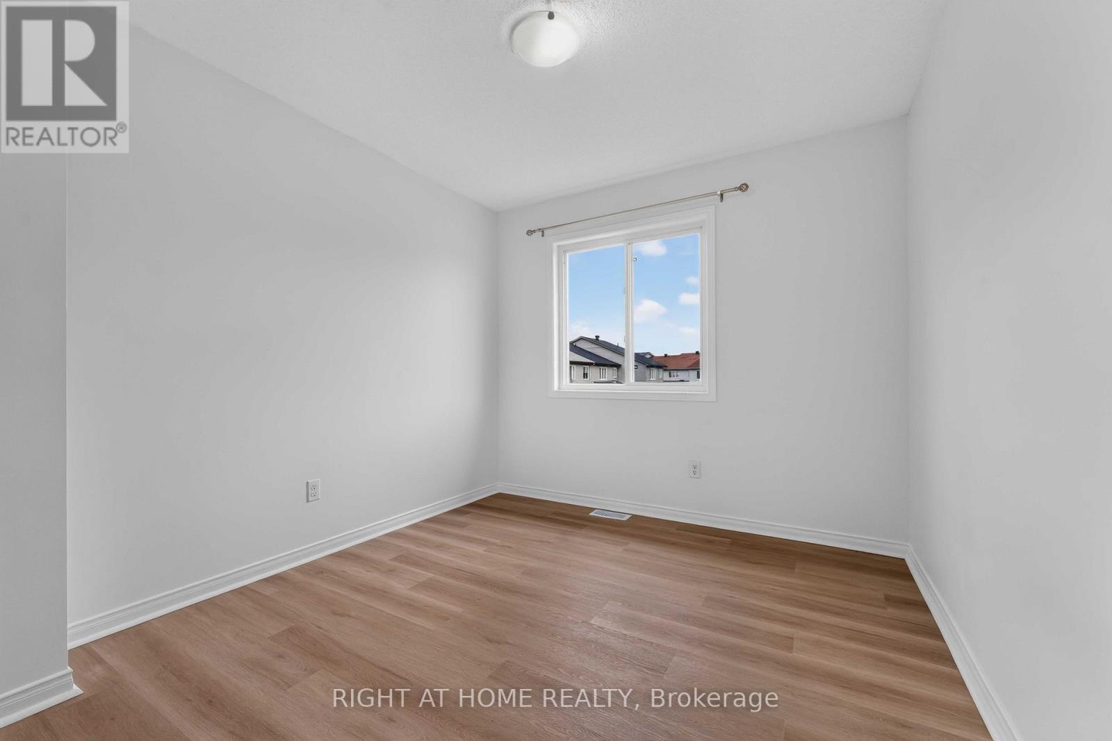 3 Bed, 2 Bath House for Sale in Ottawa – 343 AMICI TERRACE, Ottawa – MLS# X13632928 - Image 21