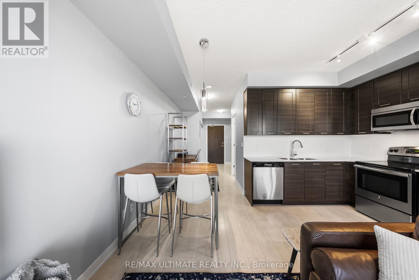 #1001 50 BRUYERES MEWS - Image 6