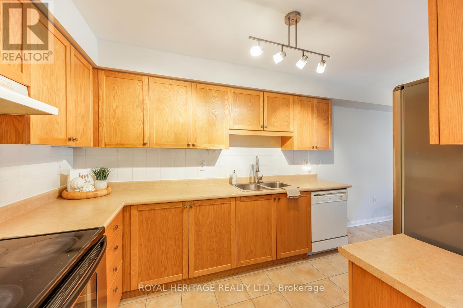 41 TOSCANA DRIVE - 8