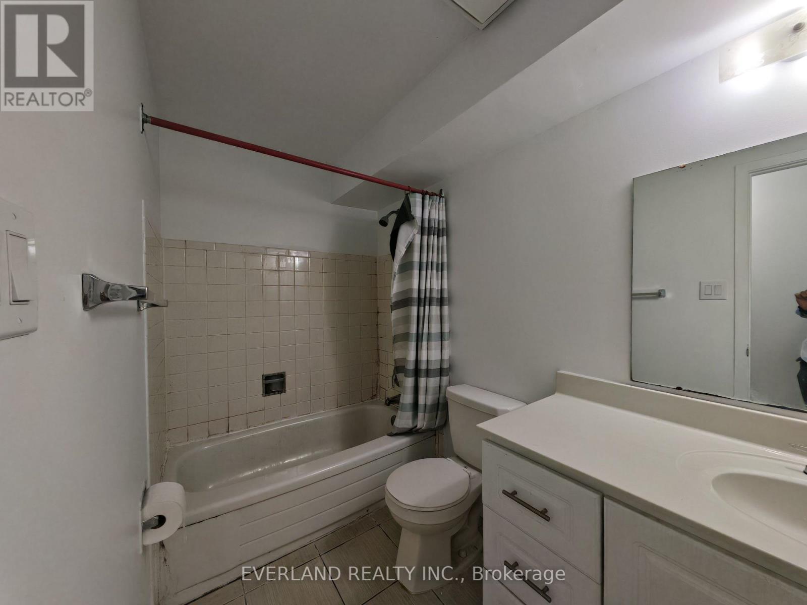 18 CAMBERLEY COURT - 10