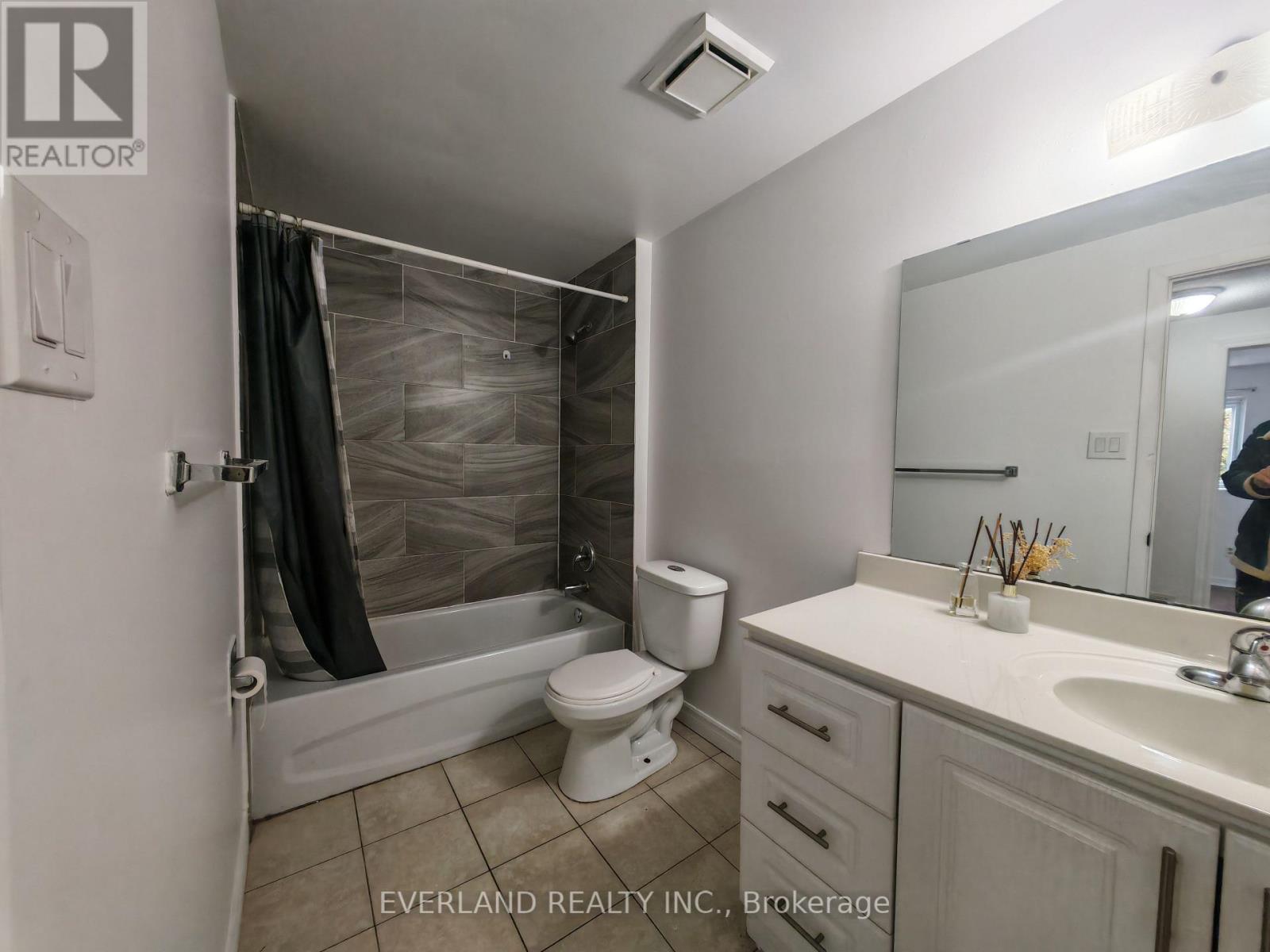 18 CAMBERLEY COURT - 14