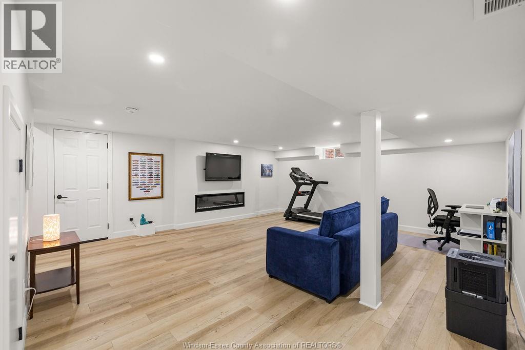 2137 EDGEMORE AVENUE - 35