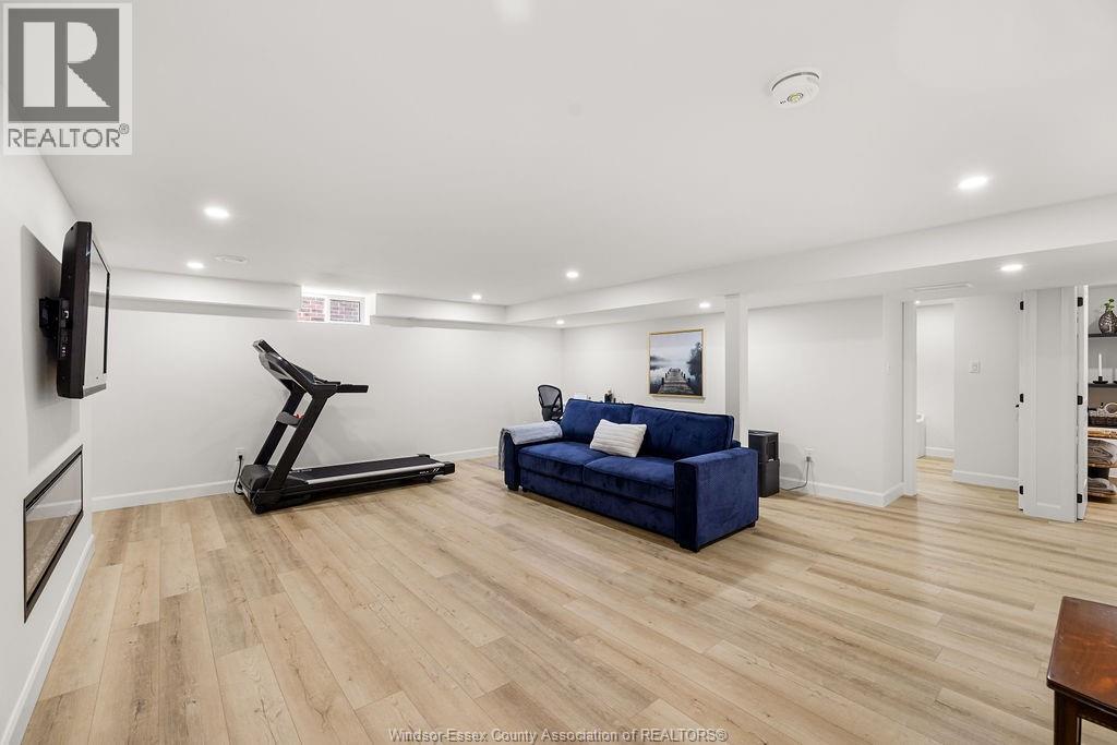 2137 EDGEMORE AVENUE - 37