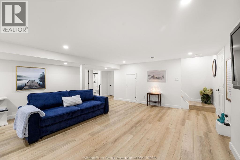 2137 EDGEMORE AVENUE - 38