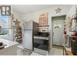 987 Curry, Windsor, ON N9B2C4 Photo 13