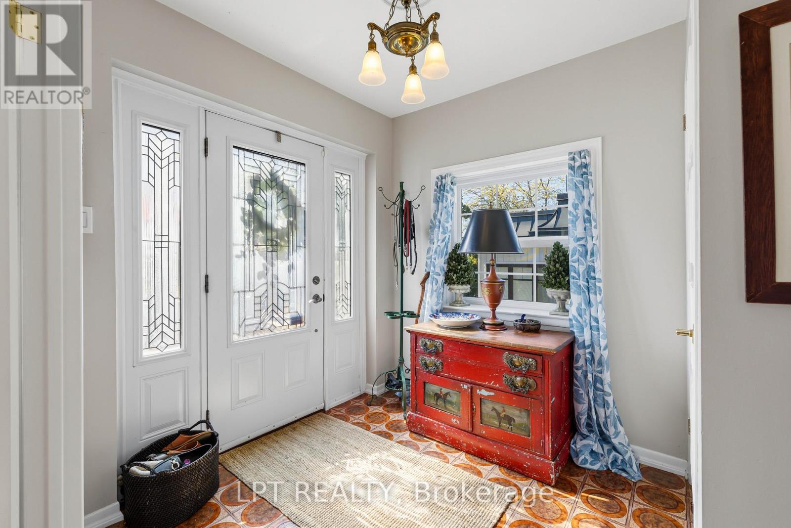 145 LAKE DRIVE N - 10