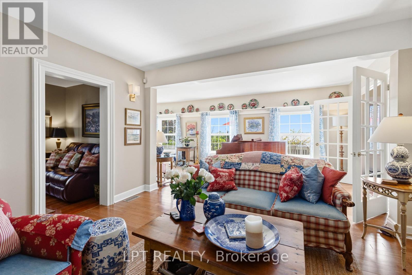 145 LAKE DRIVE N - 19