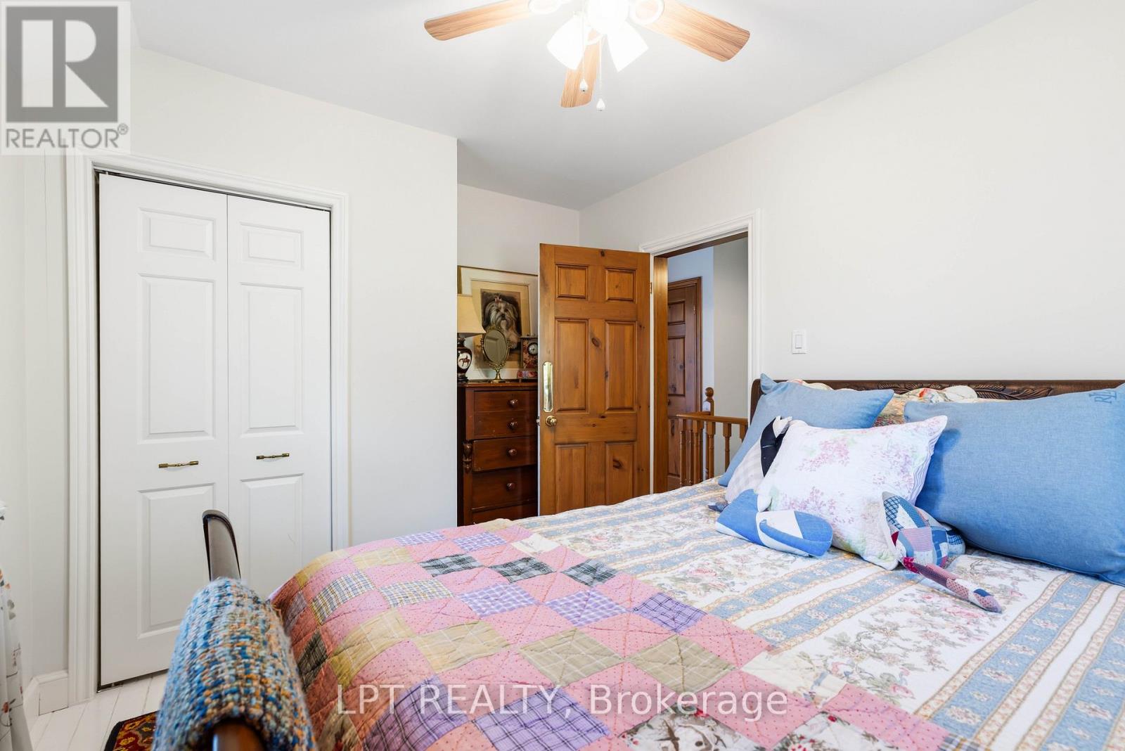 145 LAKE DRIVE N - 32