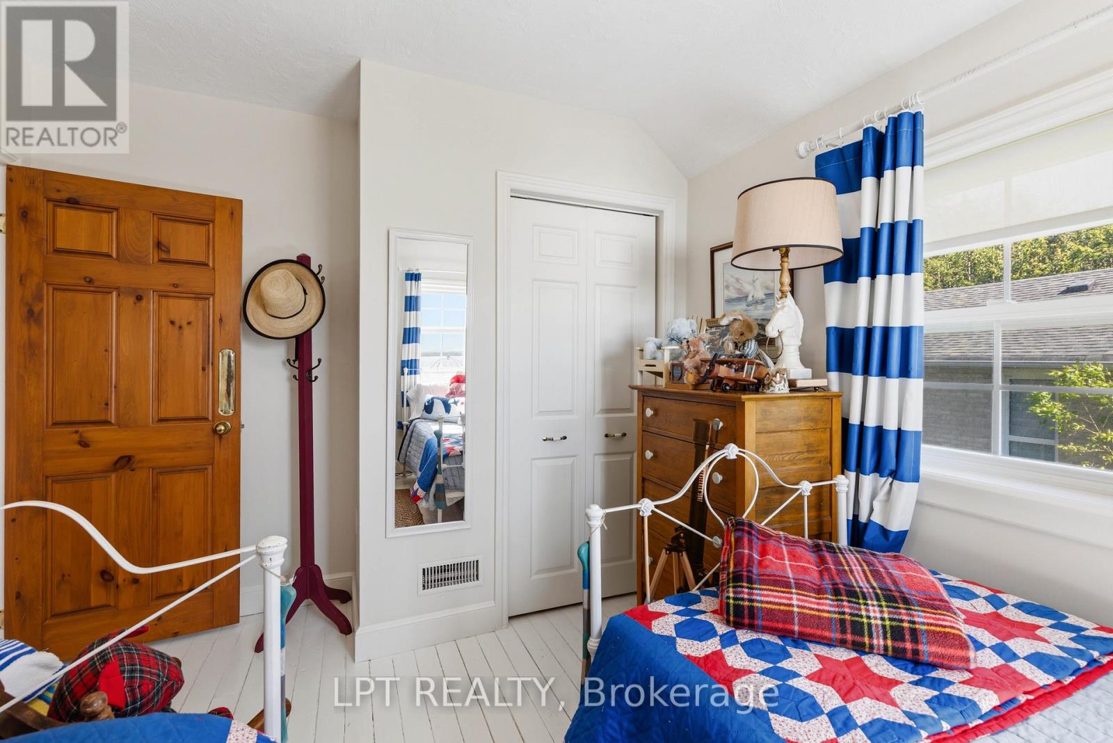 145 LAKE DRIVE N - 34