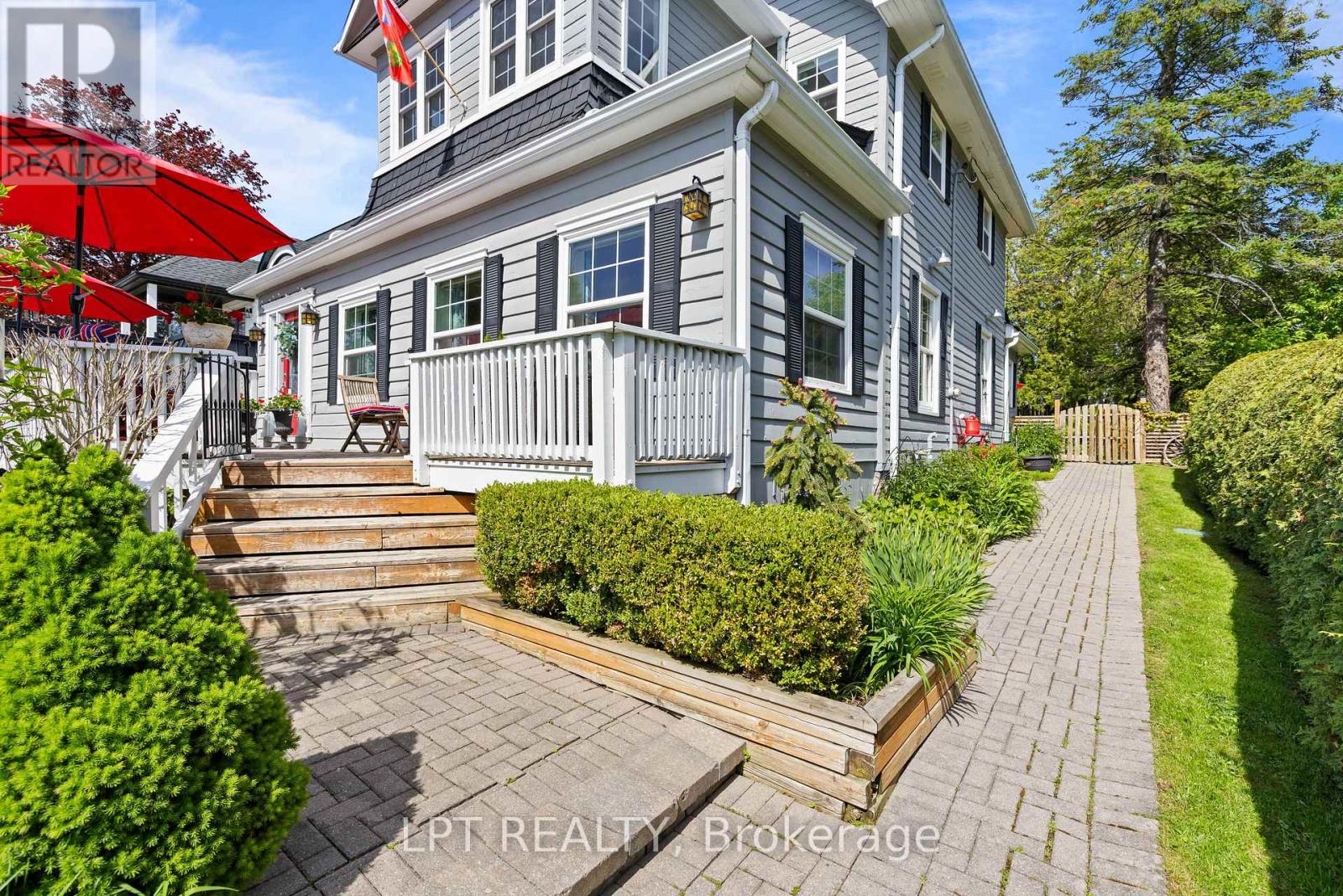 145 LAKE DRIVE N - 7
