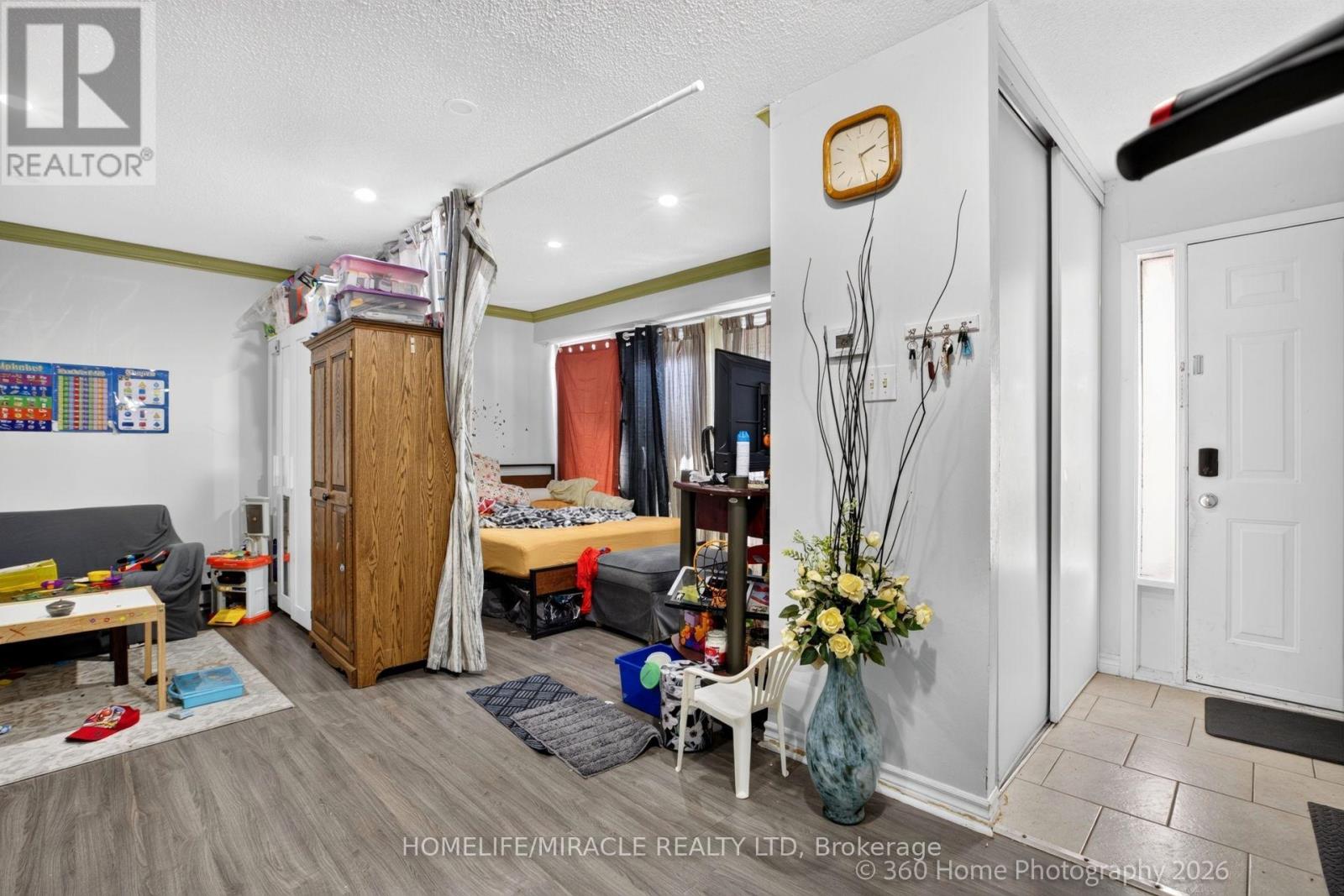 #165 74 SPRINGFAIR AVENUE - 16