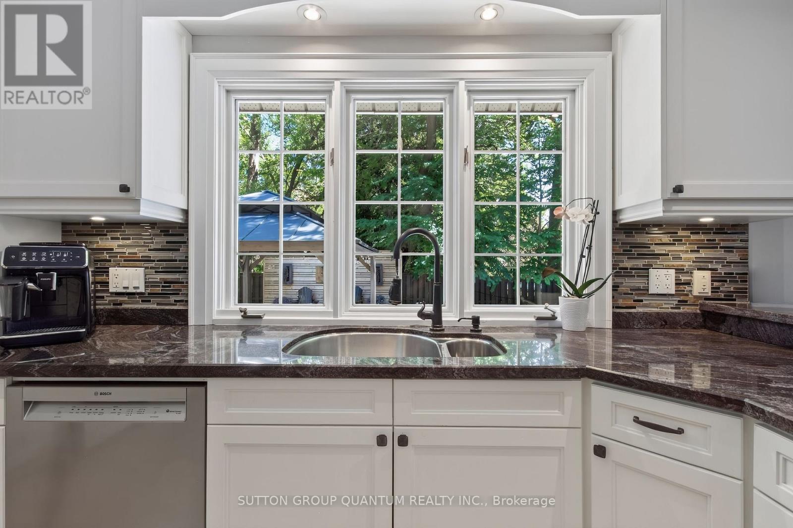 1391 QUEEN VICTORIA AVENUE - Image 16