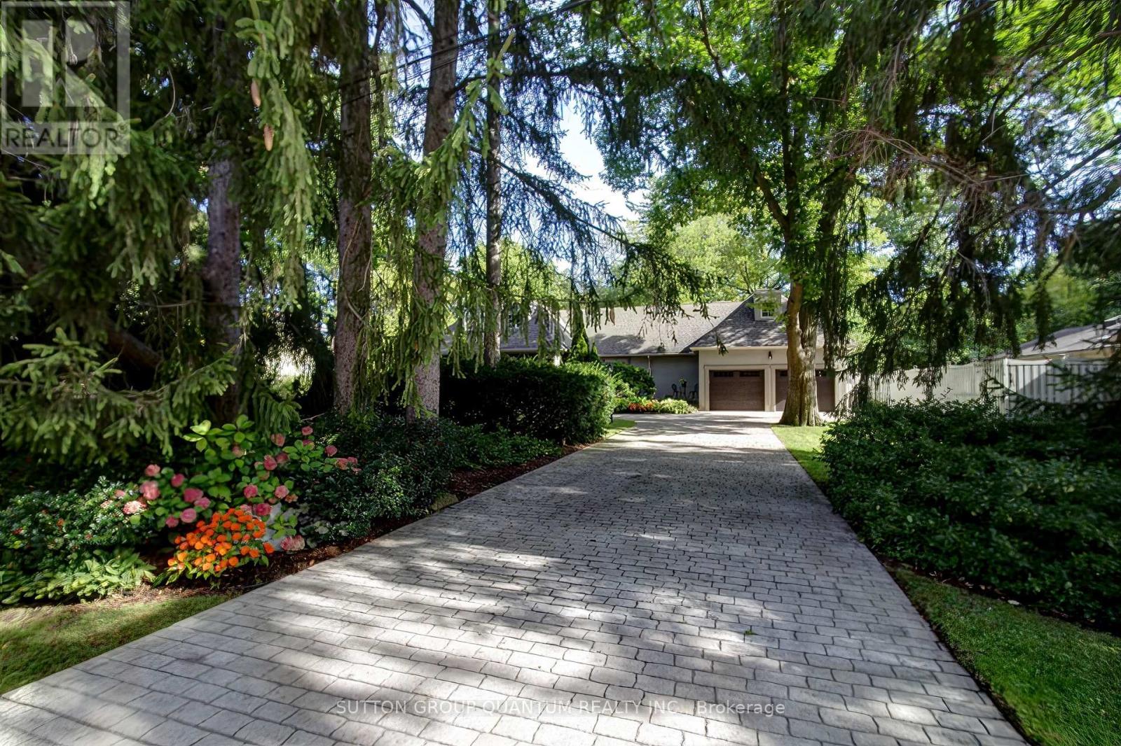 1391 QUEEN VICTORIA AVENUE - 2