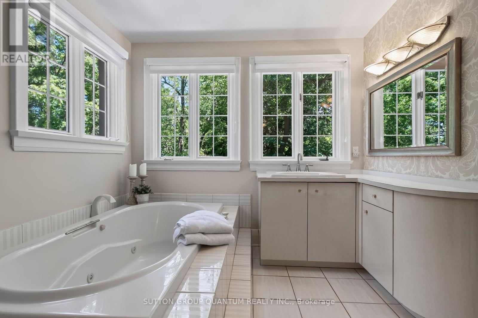 1391 QUEEN VICTORIA AVENUE - Image 30