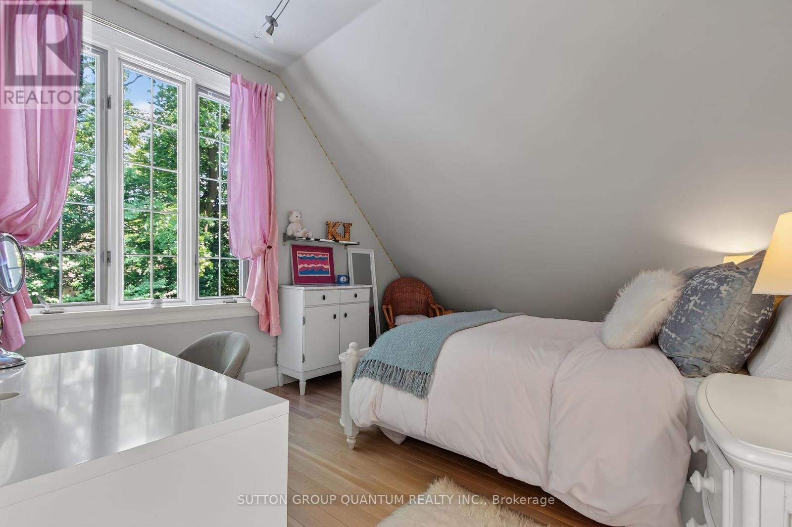 1391 QUEEN VICTORIA AVENUE - Image 32