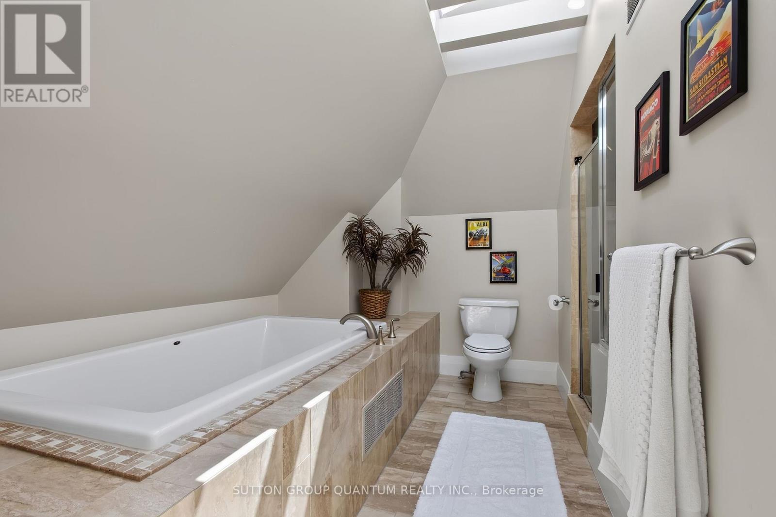 1391 QUEEN VICTORIA AVENUE - Image 35