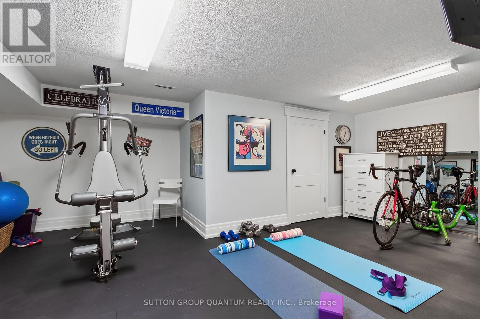 1391 QUEEN VICTORIA AVENUE - Image 39