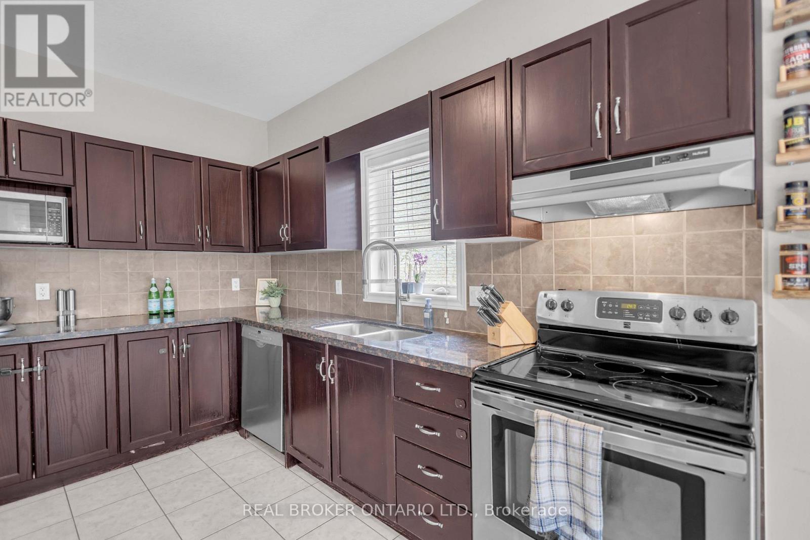 41 HARMER CRESCENT - Image 11