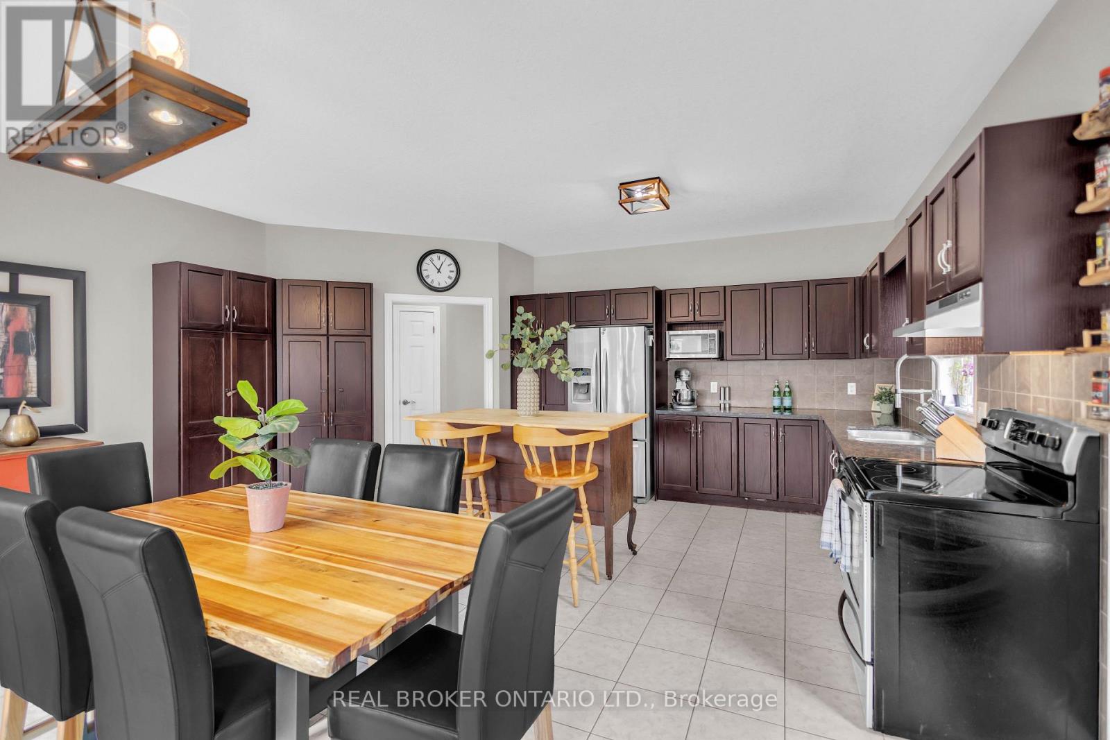 41 HARMER CRESCENT - Image 13
