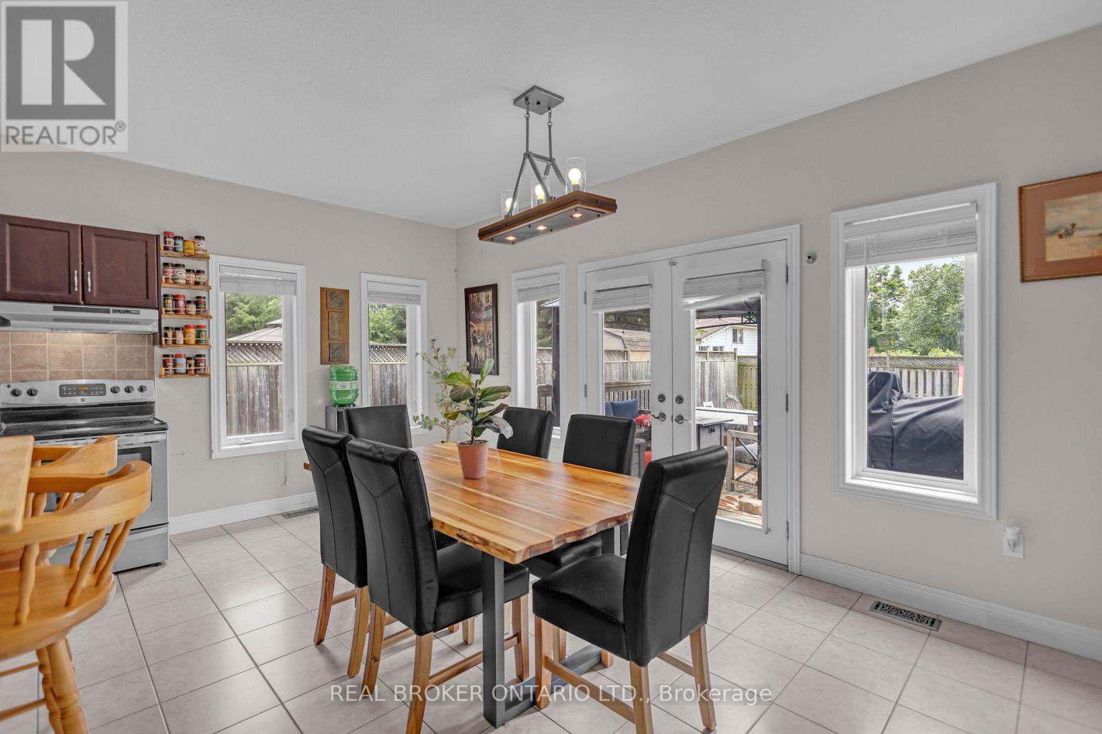 41 HARMER CRESCENT - Image 14
