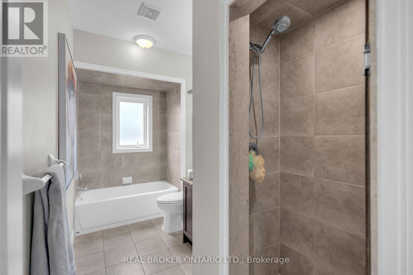 41 HARMER CRESCENT - Image 18