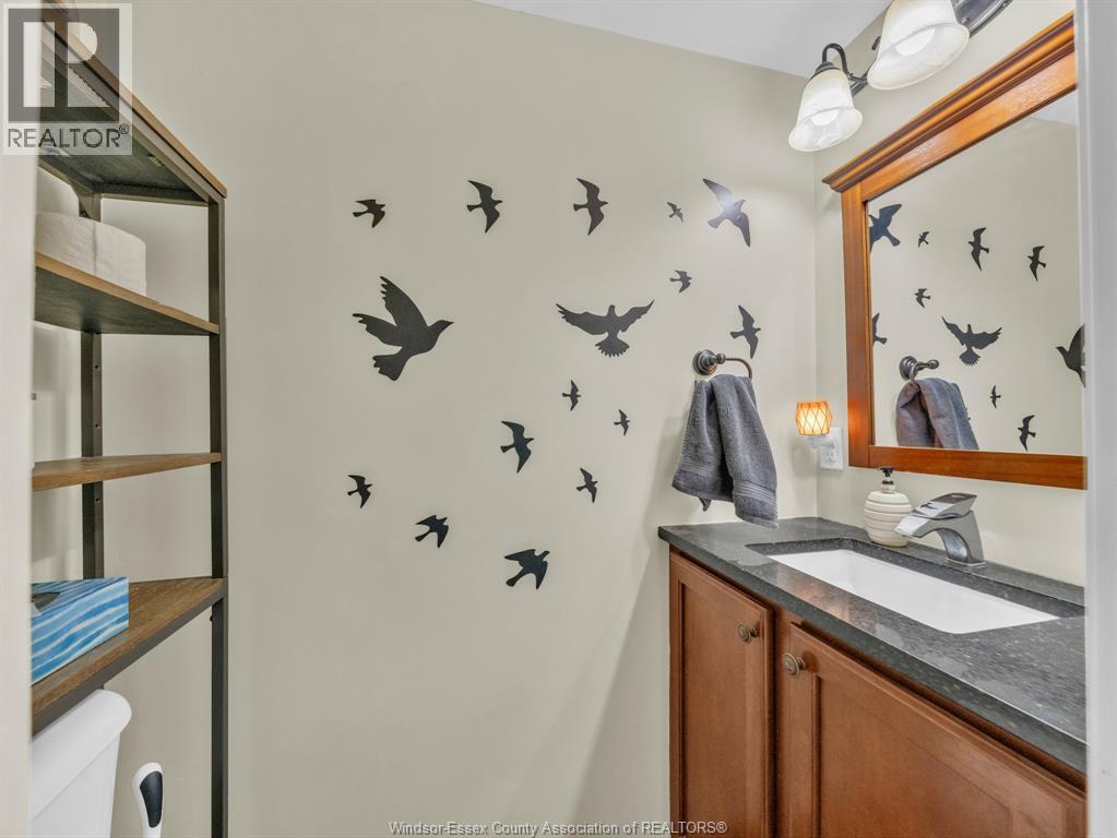 #18 345 Robson ROAD - 17