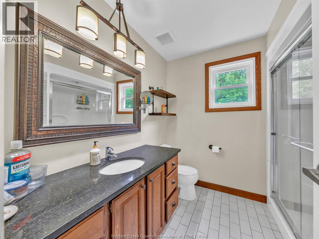#18 345 Robson ROAD - 22