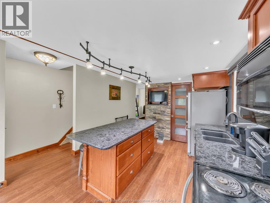 #18 345 Robson ROAD - 5