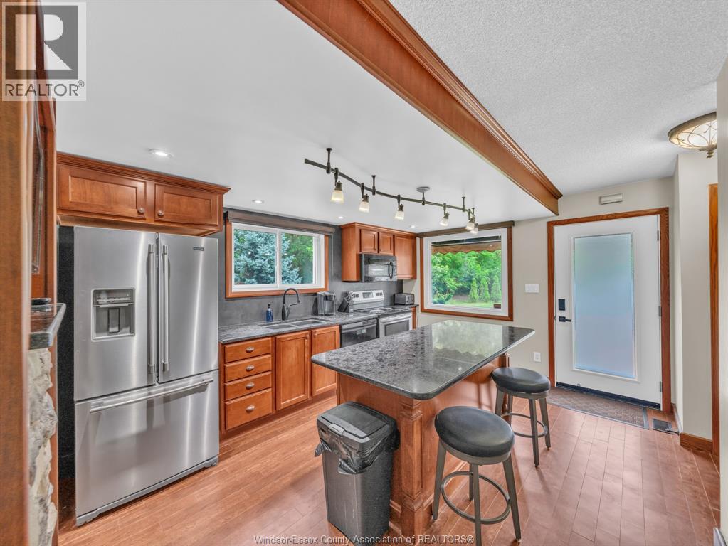 #18 345 Robson ROAD - 7