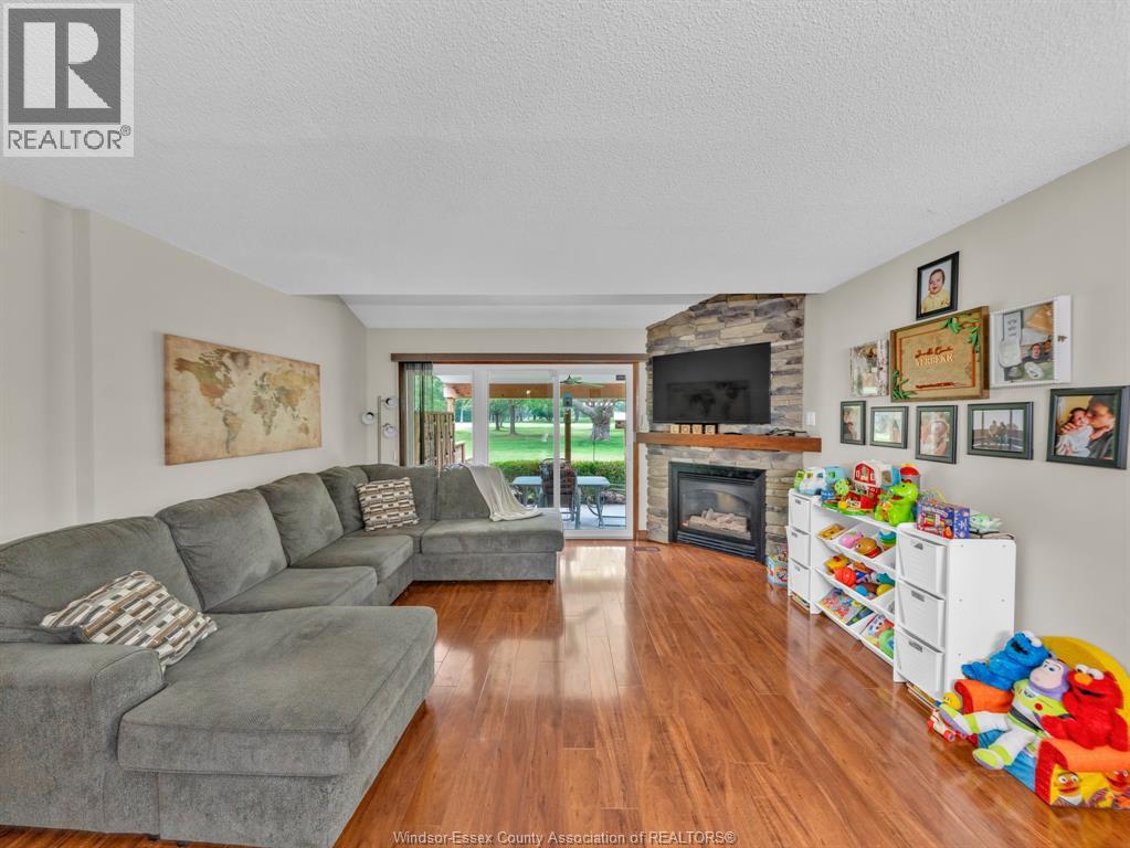 #18 345 Robson ROAD - 9
