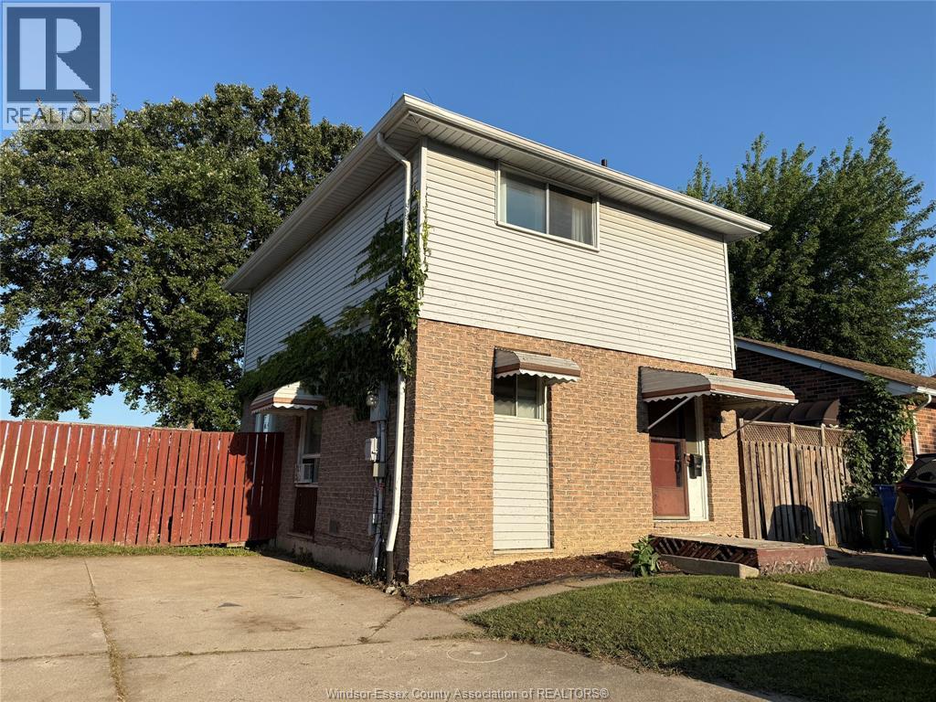 1110 ABBEY COURT - 2