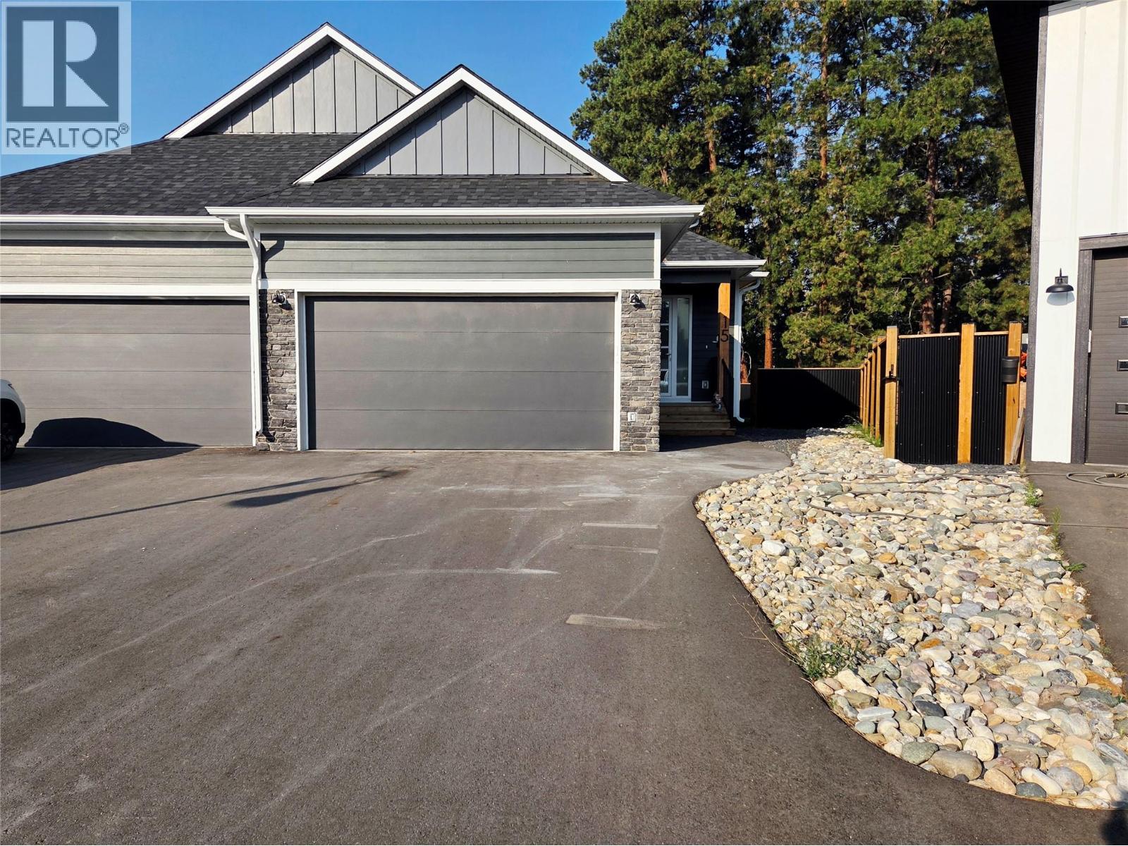 15 Turner Close