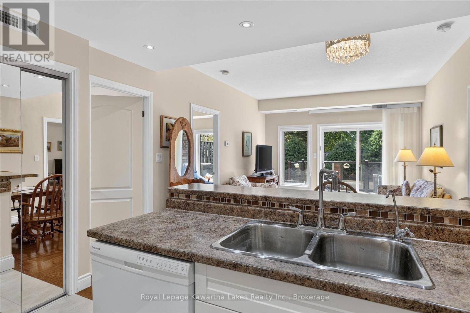 #7 35 GREEN ARBOUR WAY - 15