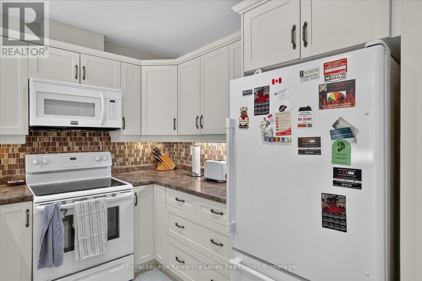 #7 35 GREEN ARBOUR WAY - 17