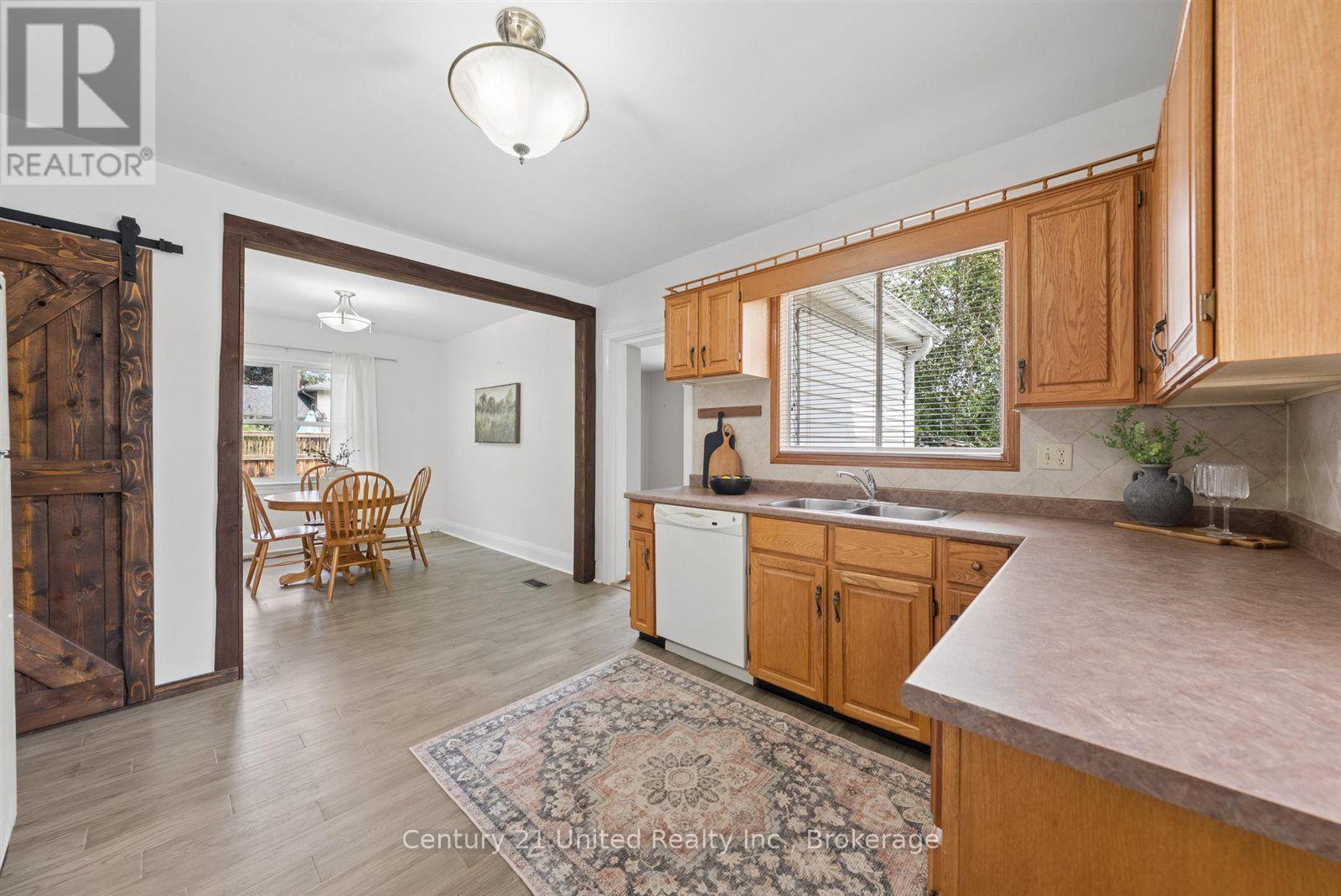 72 KENT STREET - 10