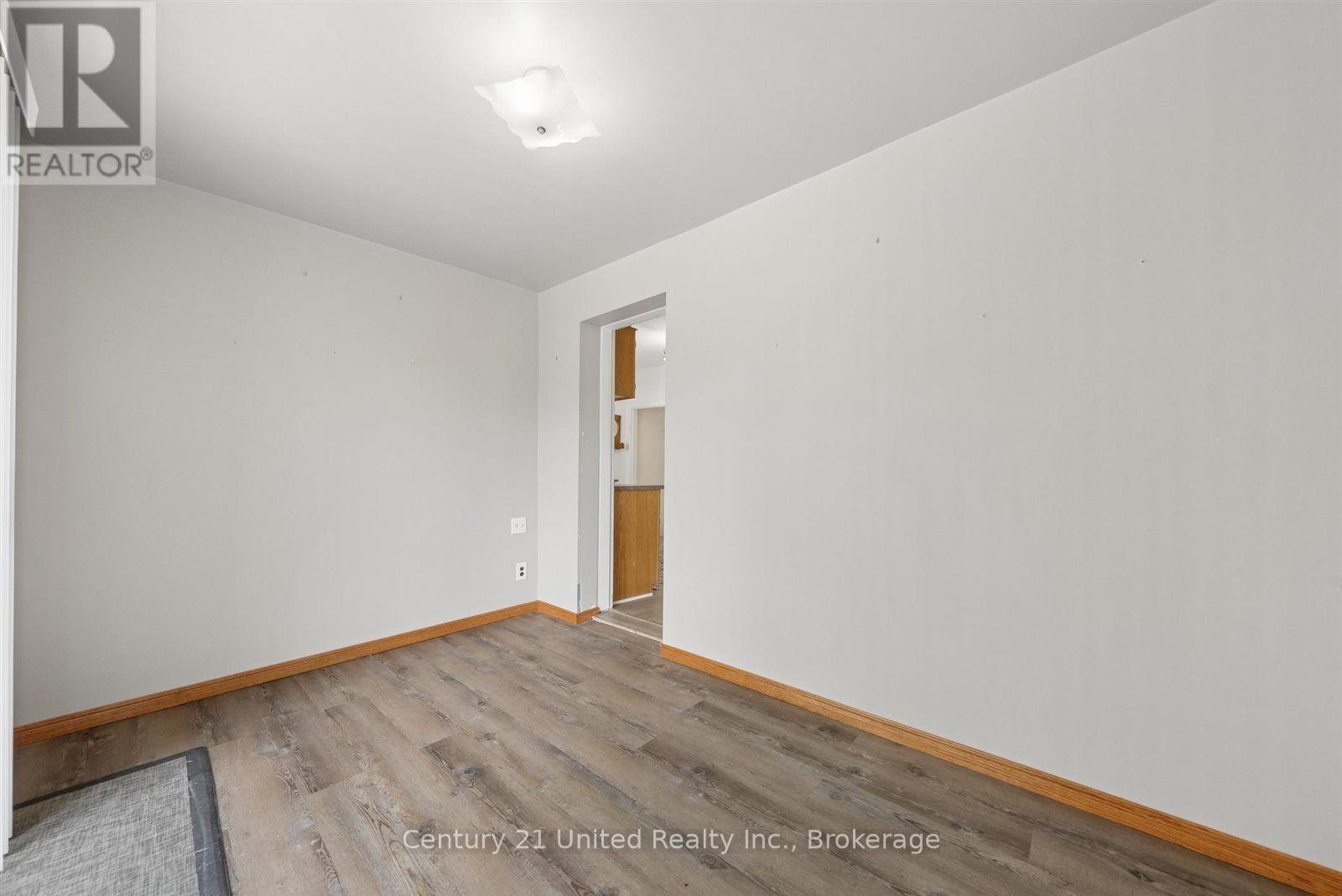 72 KENT STREET - 16