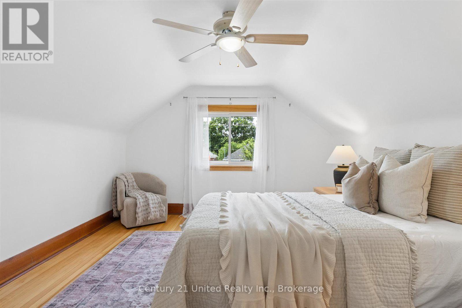 72 KENT STREET - 22