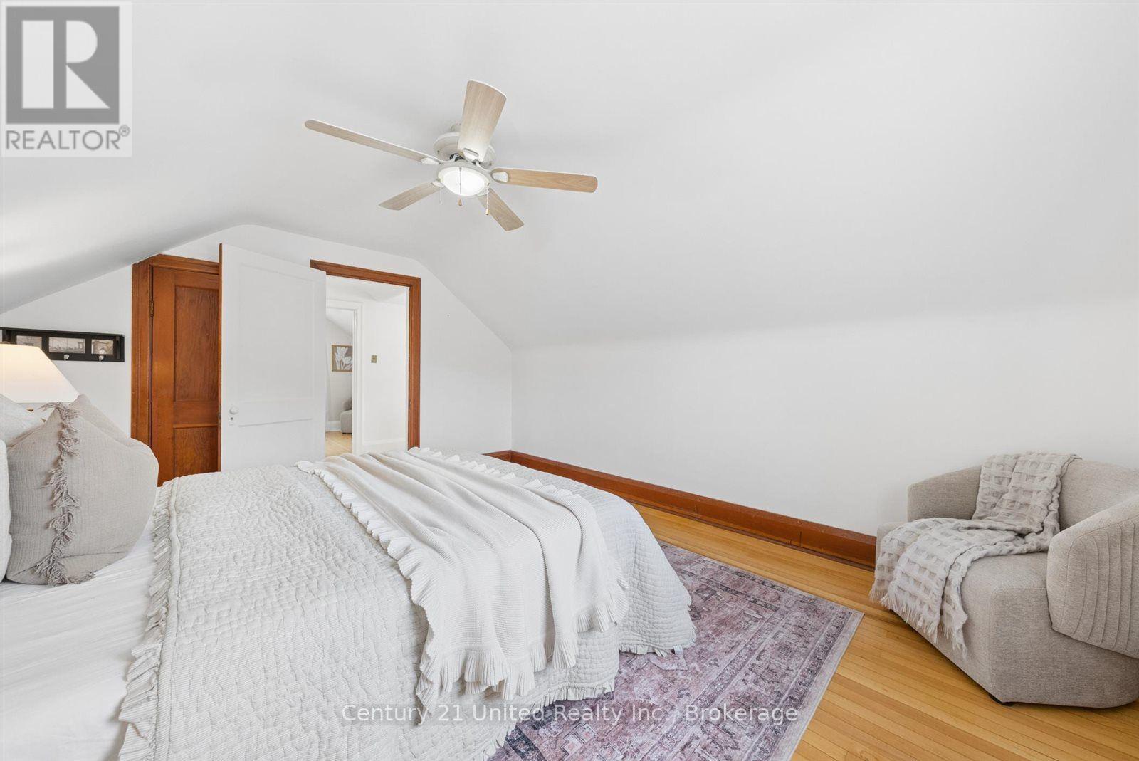 72 KENT STREET - 24