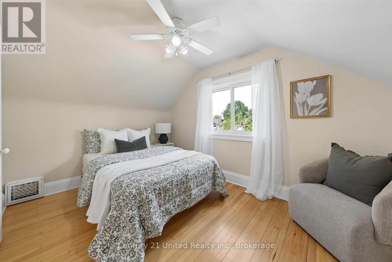 72 KENT STREET - 25