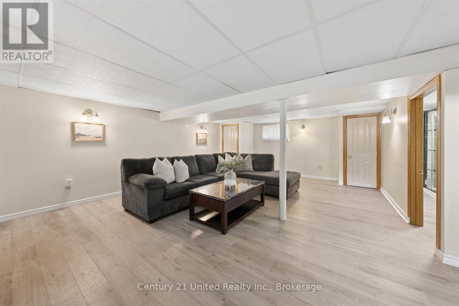 72 KENT STREET - Image 28