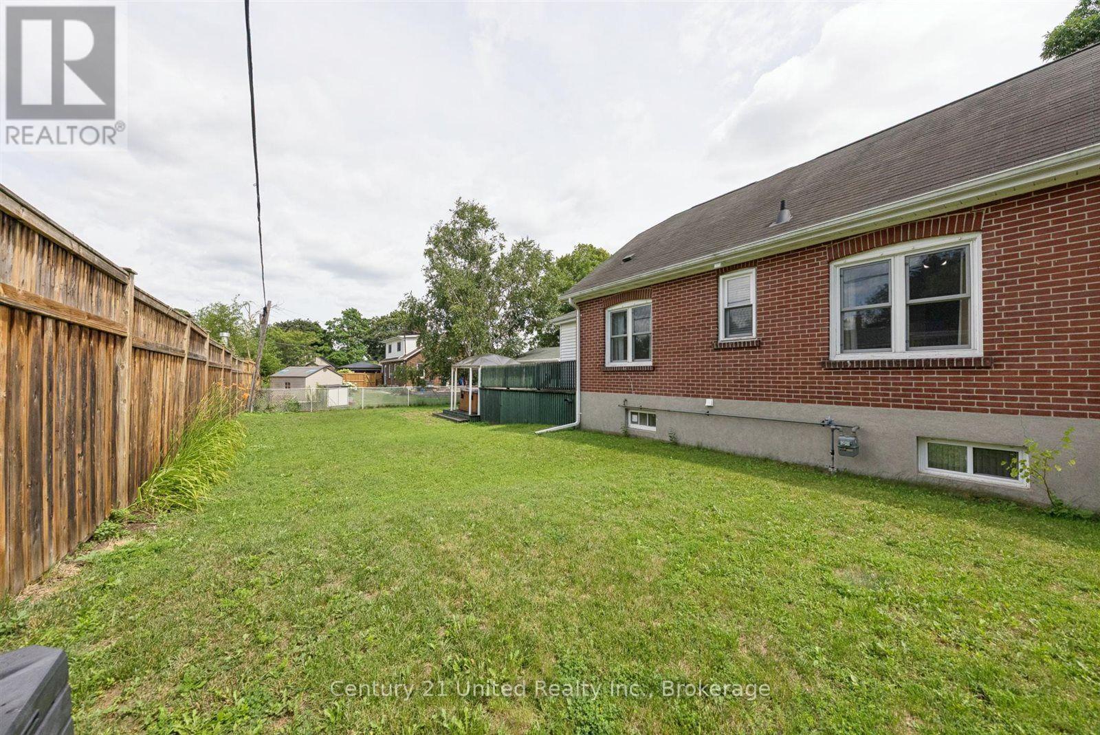 72 KENT STREET - Image 35