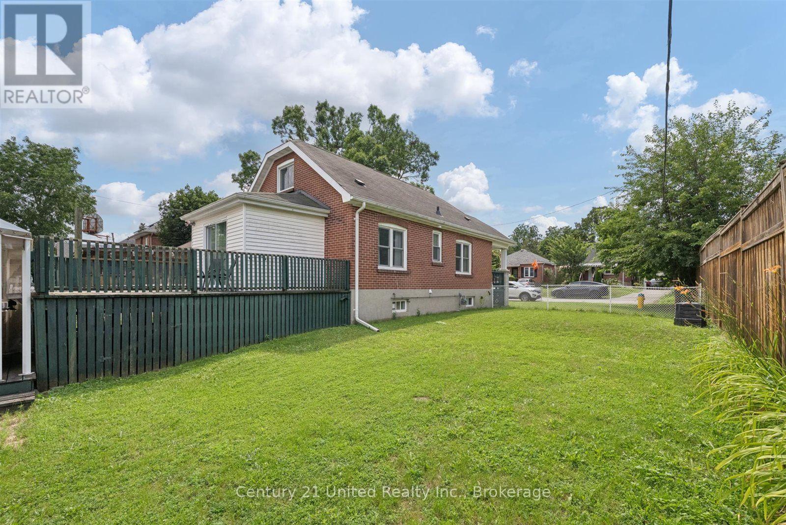 72 KENT STREET - Image 36