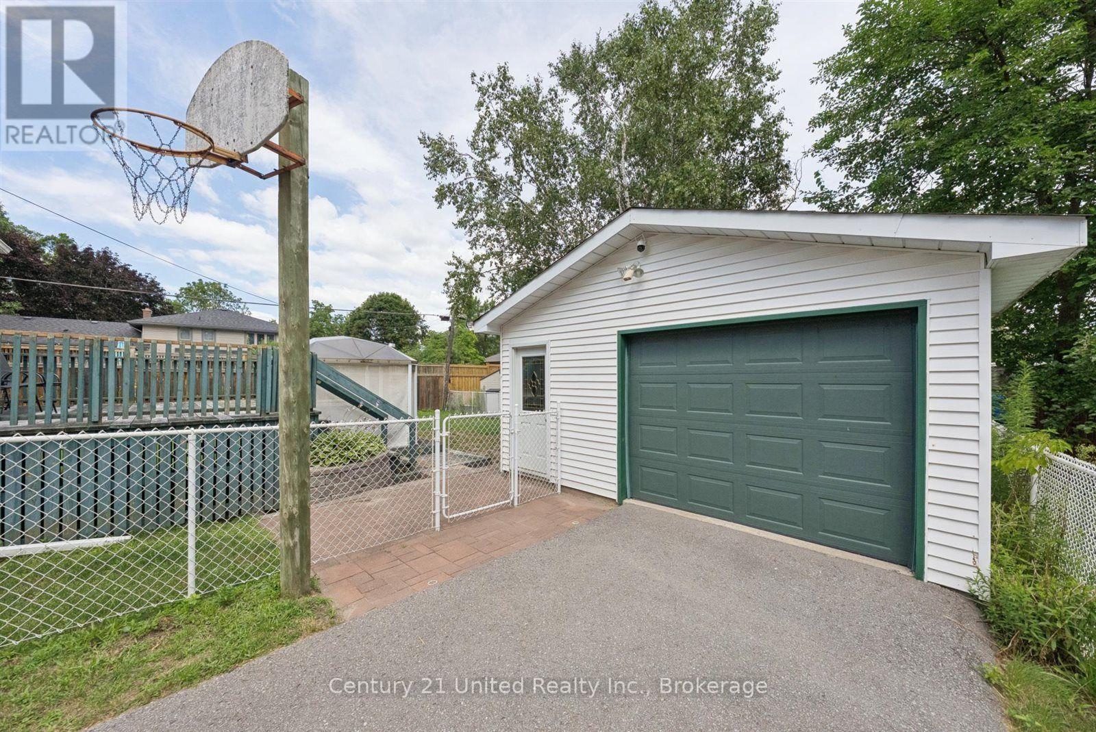 72 KENT STREET - 38