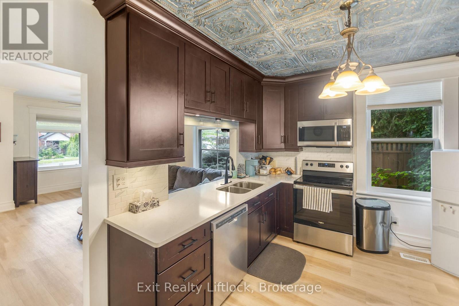 592 SHERBROOKE STREET - Image 5