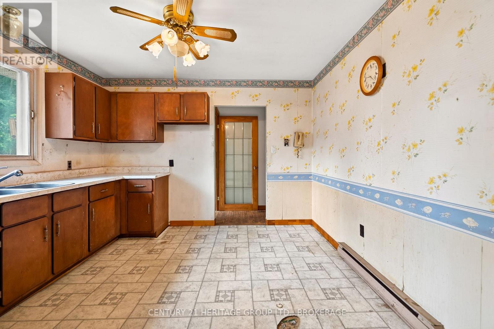 2496 LEEMAN ROAD - 8