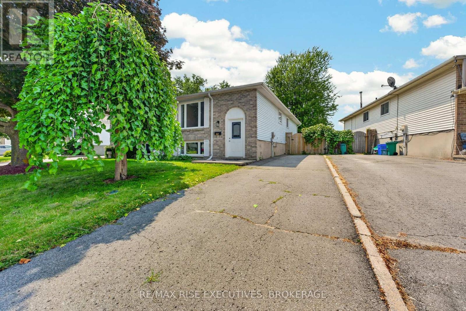 385 MELANIE AVENUE - 2