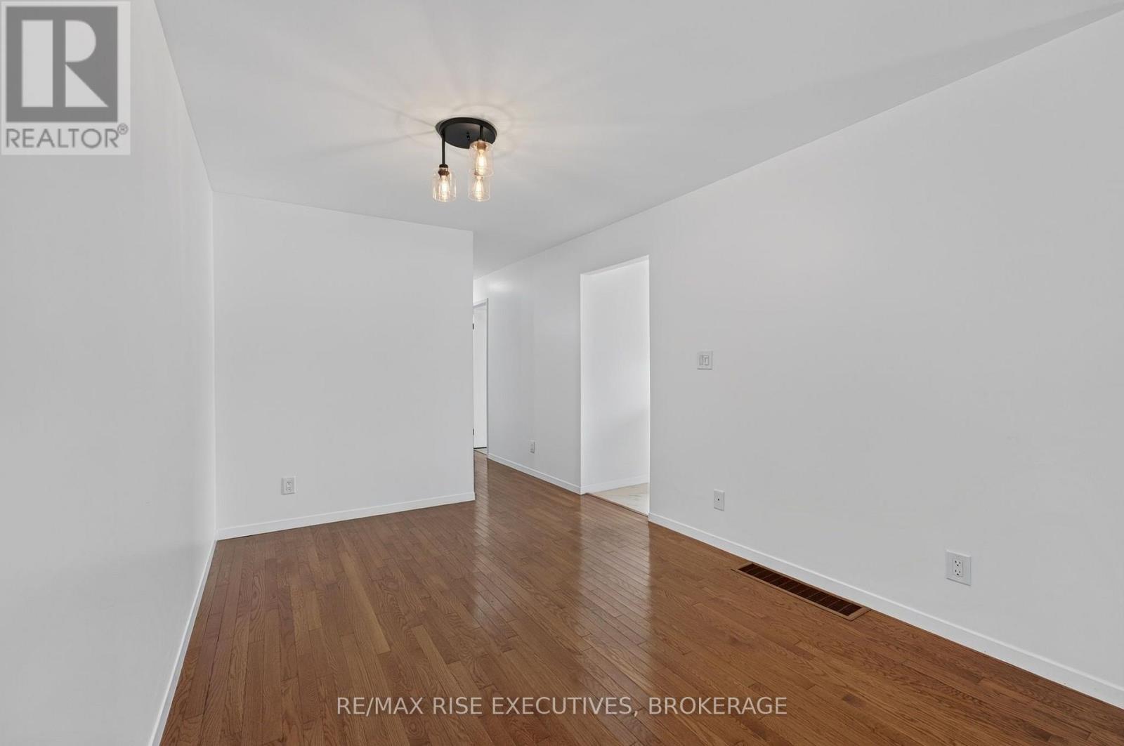 385 MELANIE AVENUE - 7