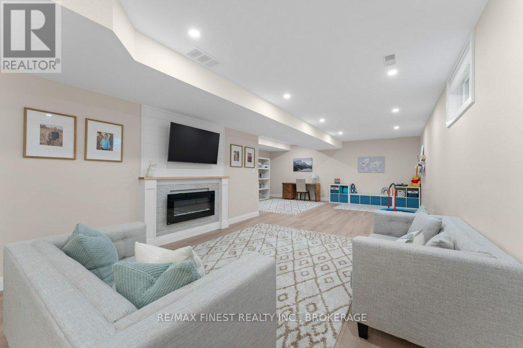 2772 DELMAR STREET - Image 35